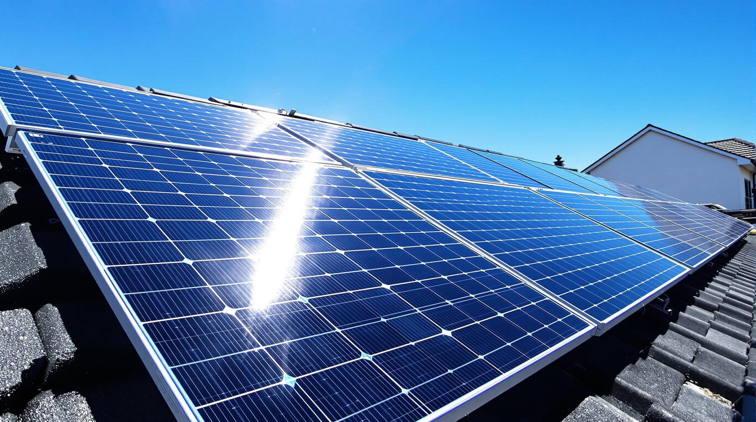 découvrez l'importance de la puissance crête (wc) des panneaux solaires et comment elle influence l'efficacité de votre installation. apprenez à maximiser votre production d'énergie solaire grâce à cette mesure essentielle.